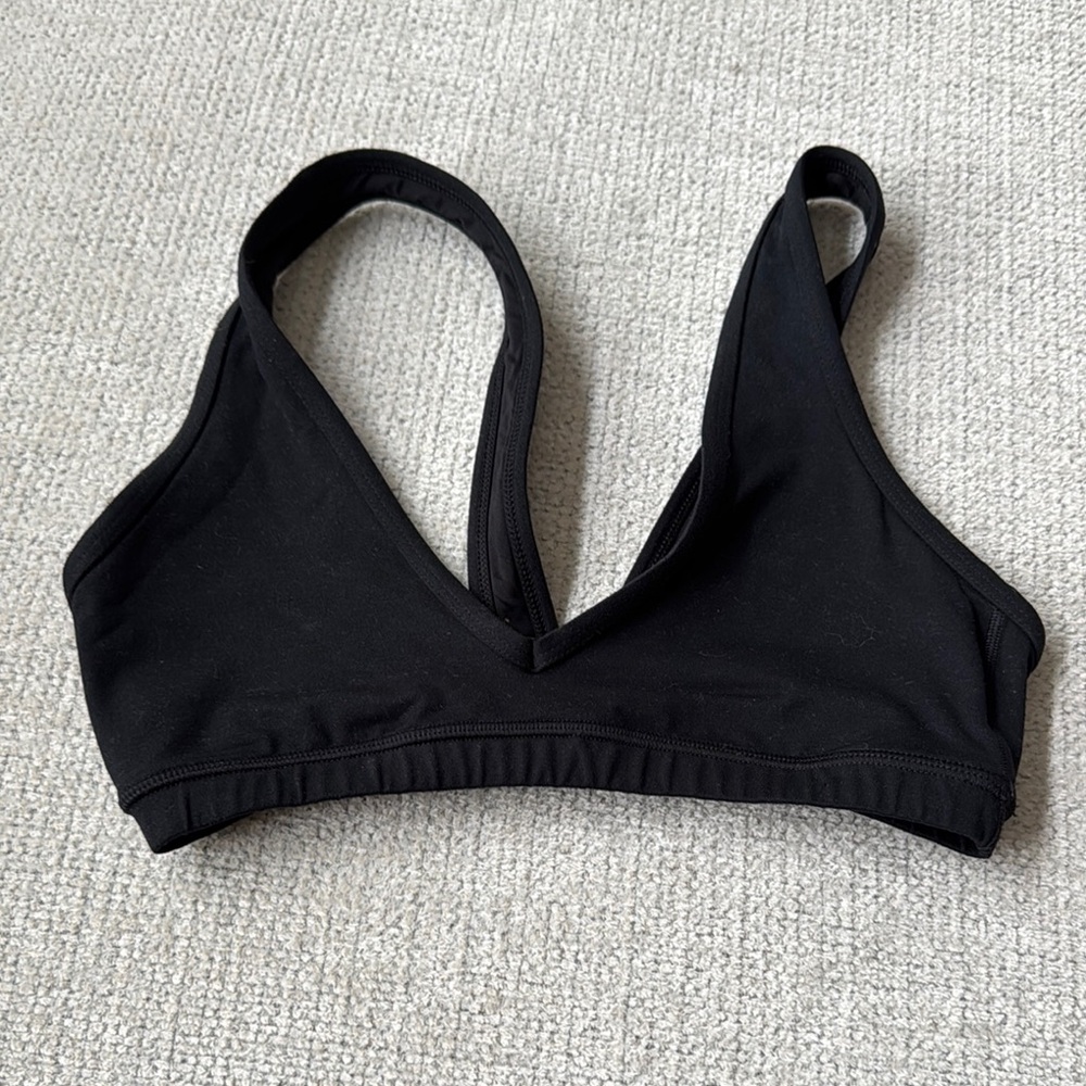 Fleo Black Sports Bra